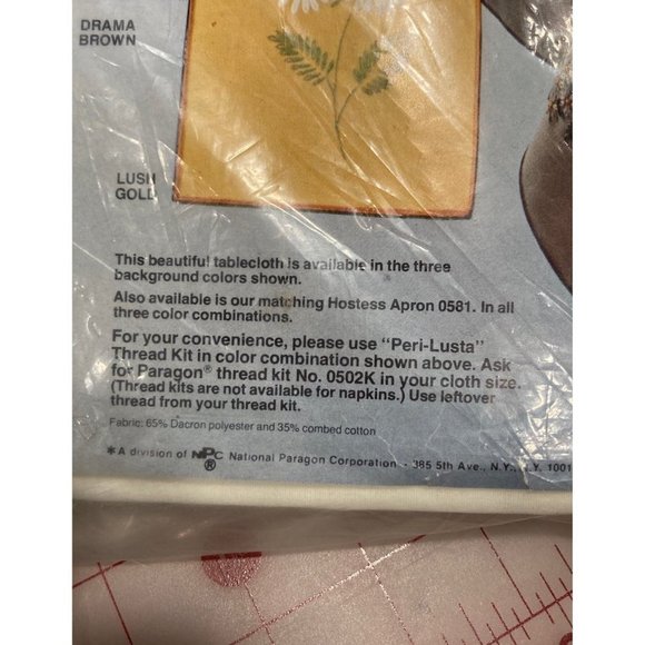 VINTAGE Paragon needle craft tablecloth 5202 - Picture 2 of 6